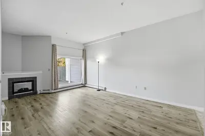 Interior photo 4 of 