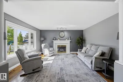 Interior photo 3 of 409 Estate DR