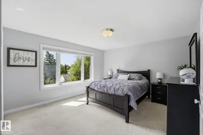 Interior photo 4 of 409 Estate DR