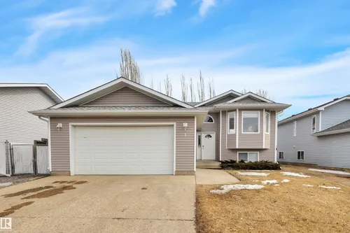 5 Parkview CR, Calmar - $469,000