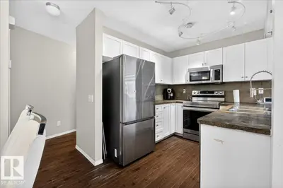 Interior photo 3 of #47 230 EDWARDS DR SW