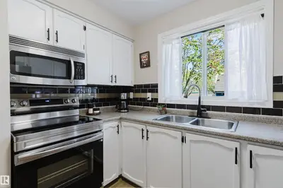 Interior photo 4 of 10946 BEAUMARIS RD NW
