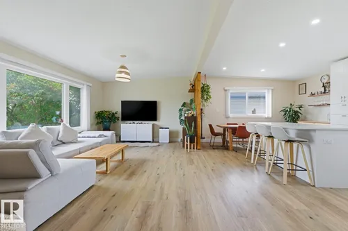 7807 132 AV NW, Edmonton - $425,000