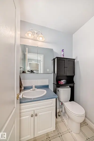 Interior photo 4 of 
