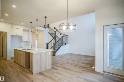 Interior photo 3 of 948 17 AV NW