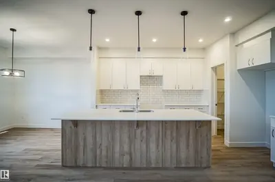 Interior photo 2 of 948 17 AV NW