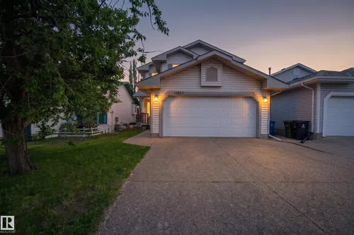 11827 8 AV NW, Edmonton - $519,900