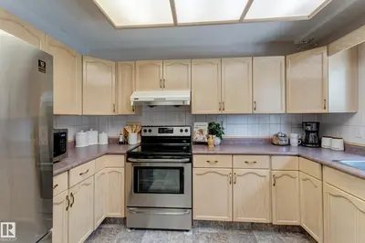Interior photo 4 of 1108 112A ST NW