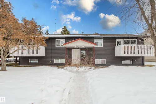 3917/3919 54 ST, Wetaskiwin - $364,900