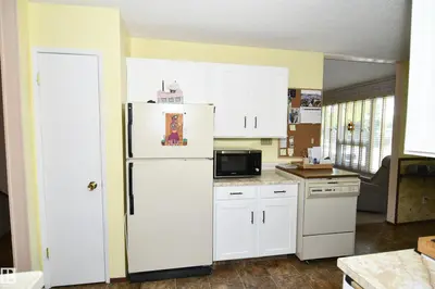 Interior photo 4 of 5012 57 AV