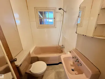 Interior photo 2 of 5103 50 AV