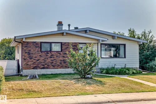 8311 150 AV NW, Edmonton - $388,900