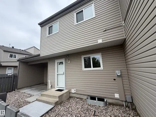 1618 Lakewood RD W NW, Edmonton - $229,000