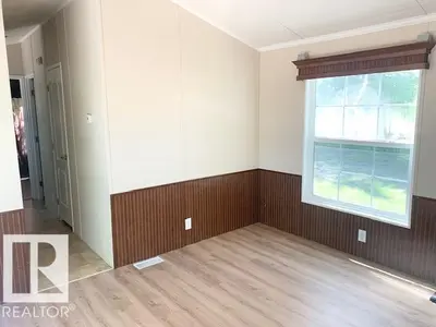 Interior photo 4 of 