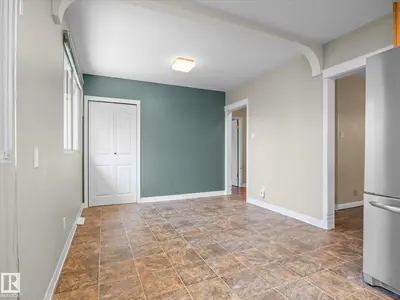 Interior photo 4 of 