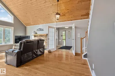 Interior photo 2 of 1107 View Rd