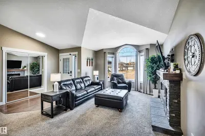 Interior photo 2 of 5201 40 AV