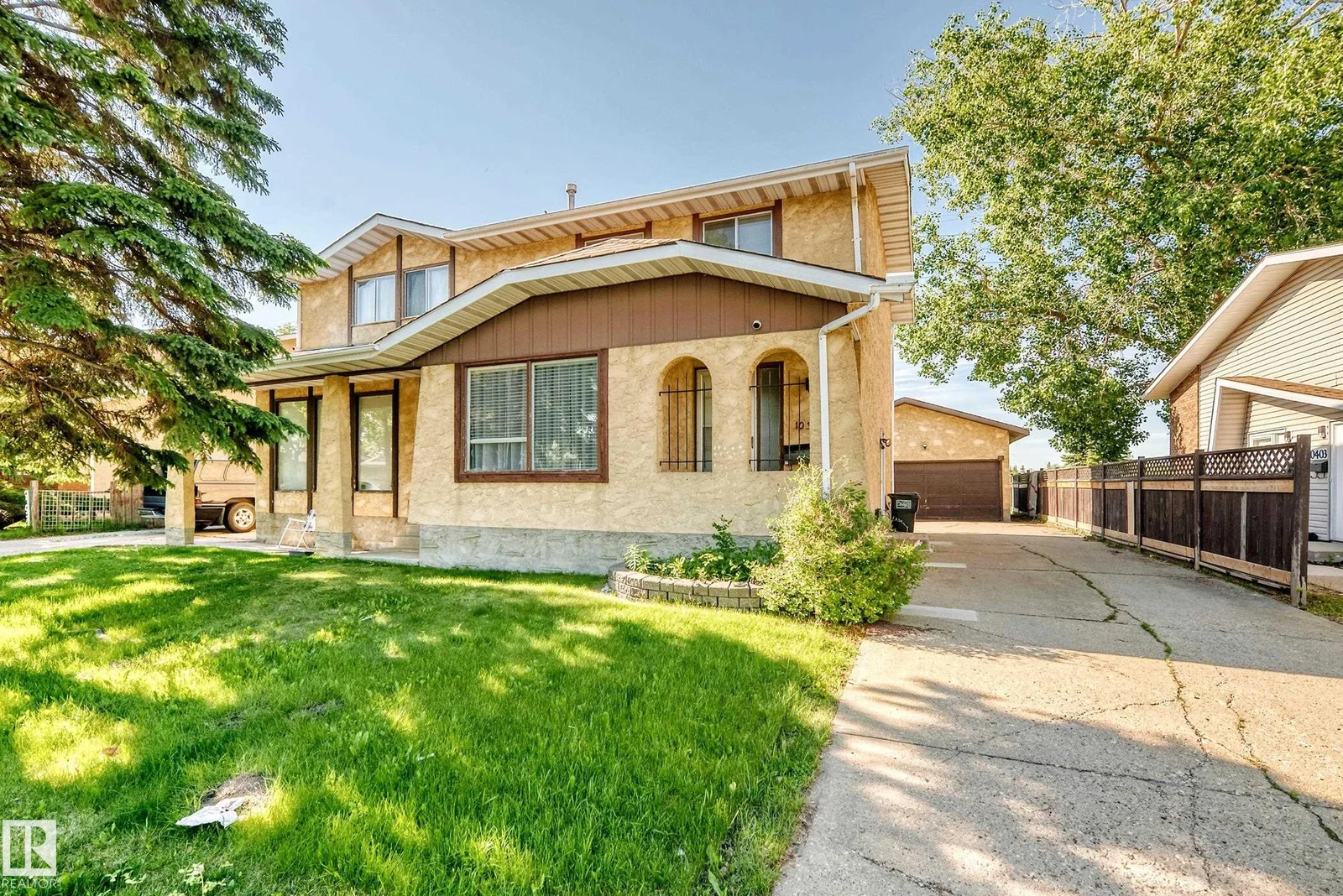 10325 164 AV NW, Edmonton - 4 bedroom Duplex for sale