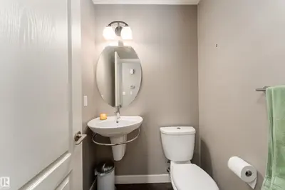 Interior photo 4 of 512 59 ST SW
