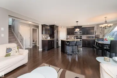 Interior photo 3 of 512 59 ST SW