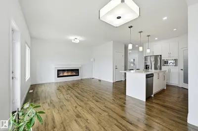 Interior photo 4 of 7258 CHIVERS PL SW