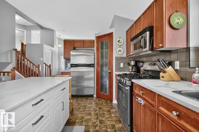 Interior photo 3 of 84 LEYLAND WY