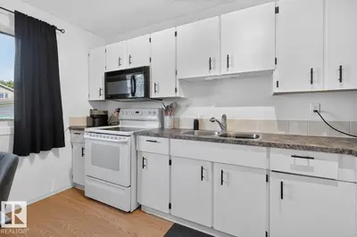 Interior photo 3 of 15614 83 ST NW