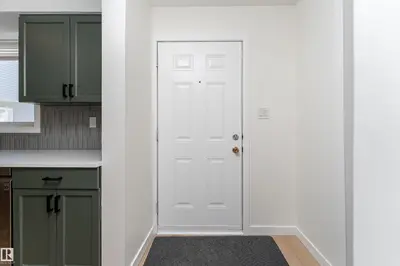 Interior photo 2 of #10 1415 62 ST NW