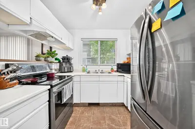 Interior photo 4 of 678 LAKEWOOD RD N NW