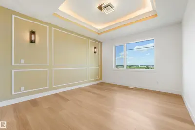Interior photo 4 of 