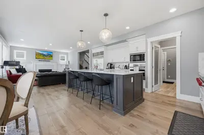 Interior photo 4 of 1305 HAINSTOCK WY SW