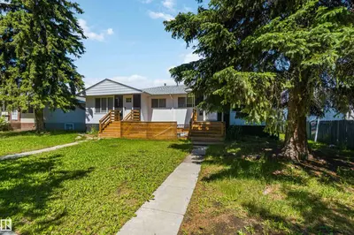 Interior photo 1 of 8522 8524 84 AV NW