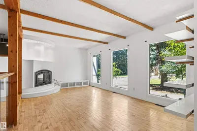 Interior photo 2 of 107 GRANDISLE RD NW