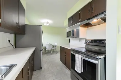 Interior photo 2 of 122 BROOKWOOD DR