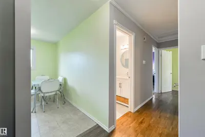 Interior photo 4 of 122 BROOKWOOD DR