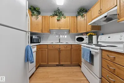 Interior photo 2 of 135 Hyndman CR NW