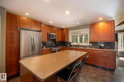 Interior photo 3 of 323 183013 Hwy 663