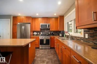 Interior photo 4 of 323 183013 Hwy 663