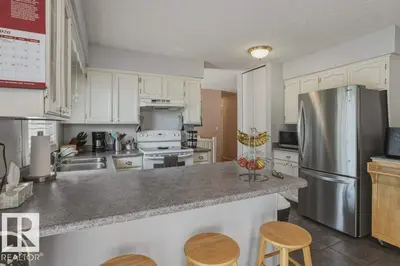 Interior photo 4 of 8901 94 AV