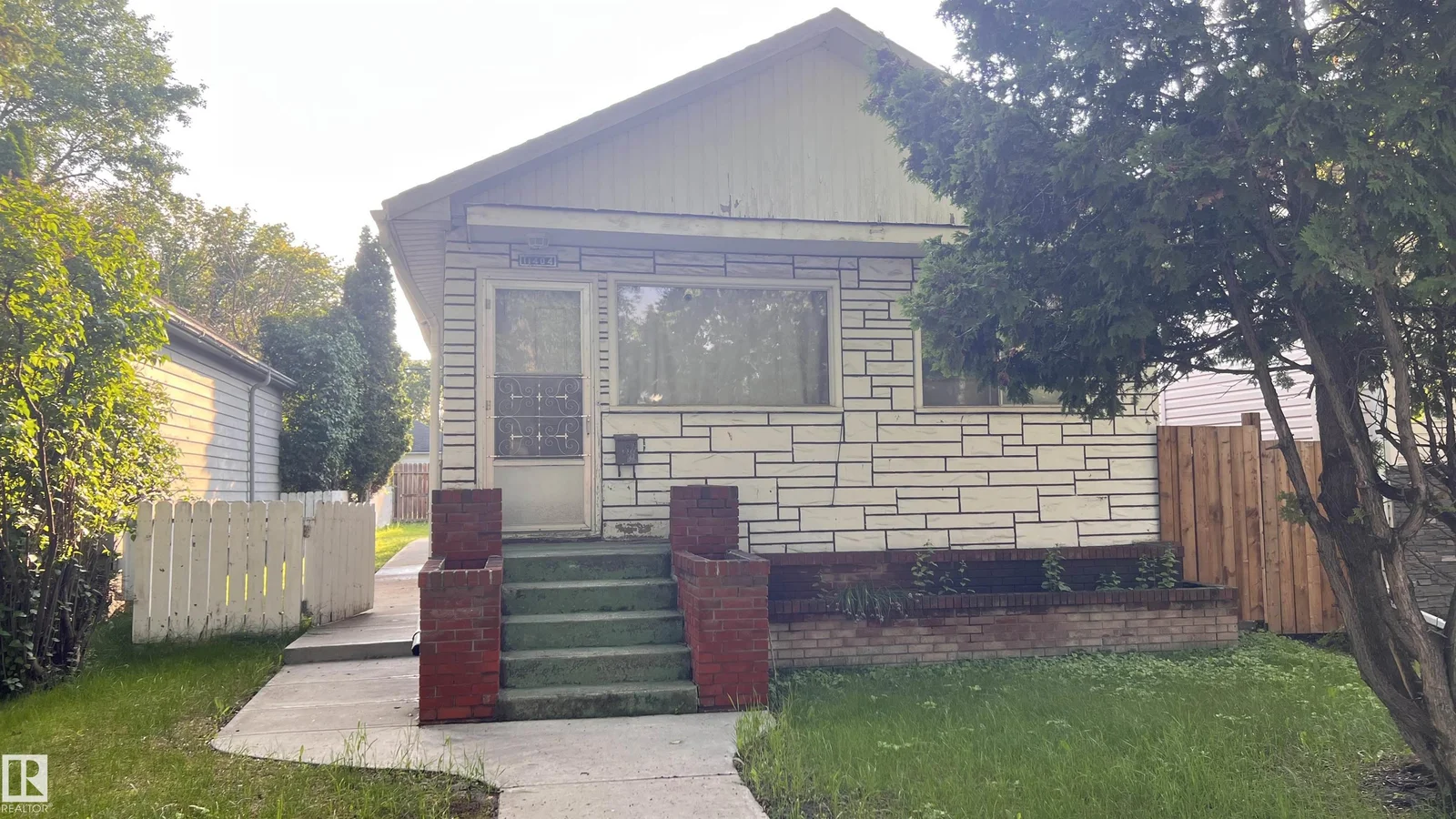 11404 92 ST NW, Edmonton