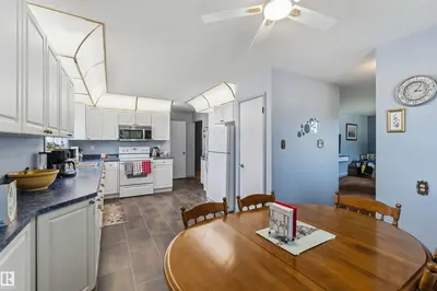 Interior photo 4 of 4419 47 ST