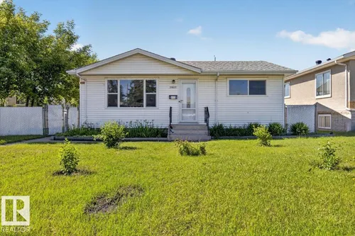 7807 128 AV NW, Edmonton - $330,000