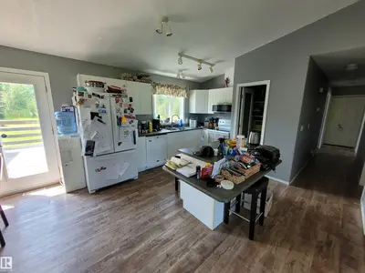 Interior photo 4 of 674036 RGE ROAD 193