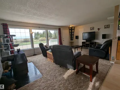 Interior photo 3 of 4844 47 AV