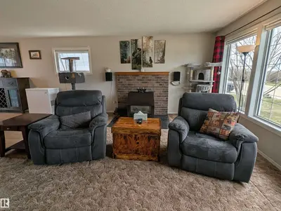 Interior photo 4 of 4844 47 AV