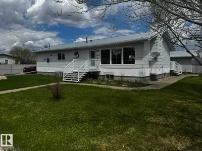 Interior photo 1 of 4844 47 AV