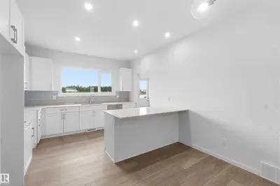 Interior photo 4 of 1086 MCLEOD AV