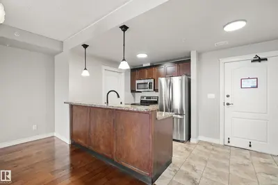 Interior photo 4 of 
