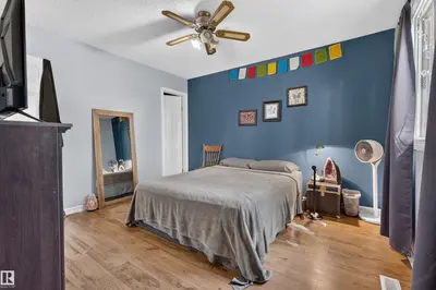 Interior photo 2 of 5017 45 ST