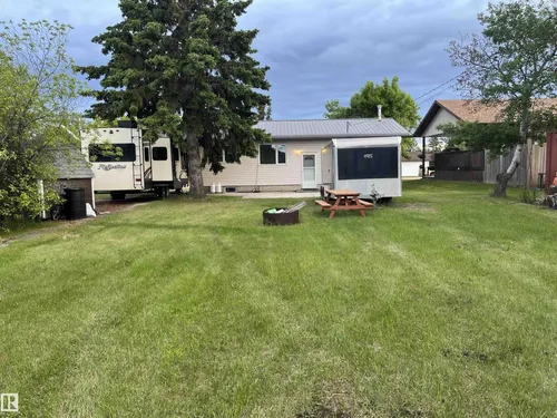 5012 58 AV, Viking - $200,000